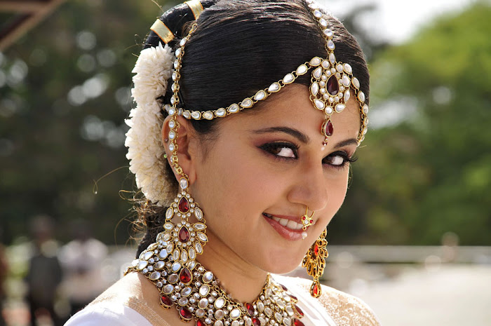 tapsee from mogudu, tapsee unseen pics